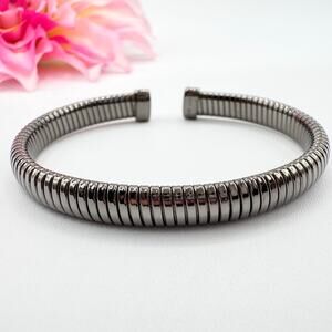 Janis Savitt Cobra Cuff Bracelet Gunmetal Gray Signed Designer Modern Trendy